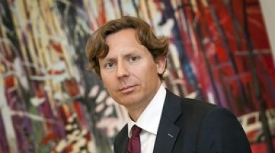 Gros houdt zich keurig aan provisieverbod