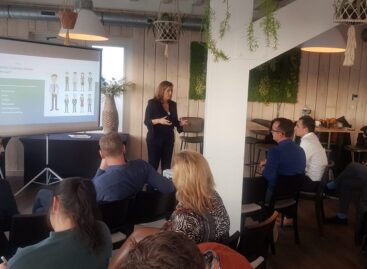 Virtuele handjes versterken het advieskantoor