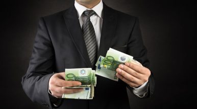 Adviseur voert nauwelijks verweer en moet advieskosten terugbetalen
